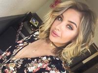 Nadia Mejia taking a selfie