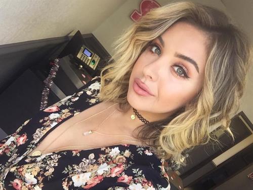 Nadia Mejia taking a selfie