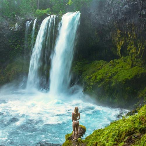 Sara Jean Underwood in a bikini - ass