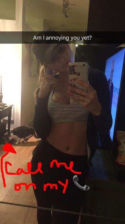 Sara Jean Underwood taking a selfie