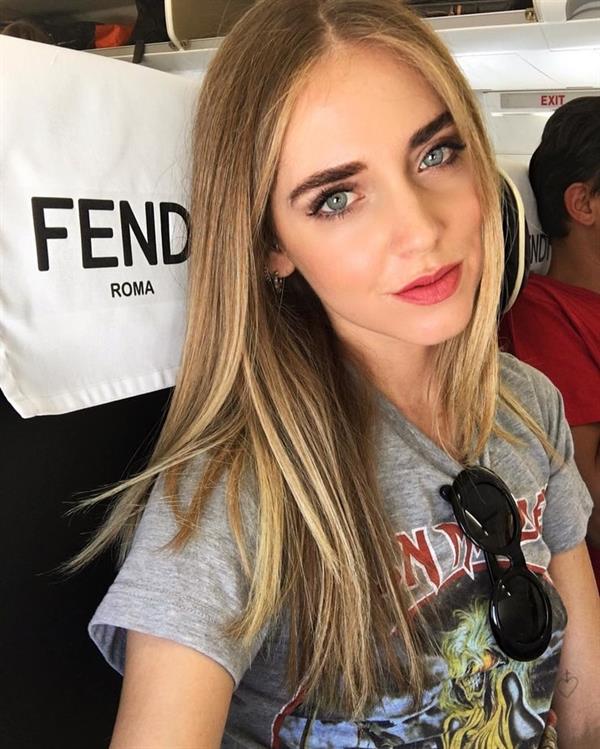 Chiara Ferragni taking a selfie