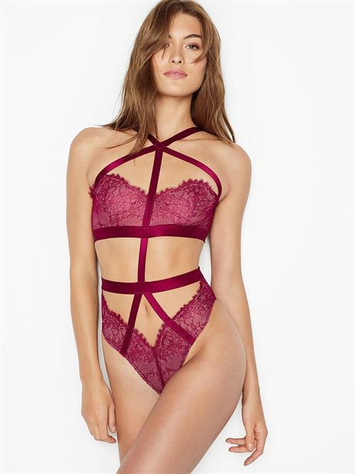Grace Elizabeth in lingerie