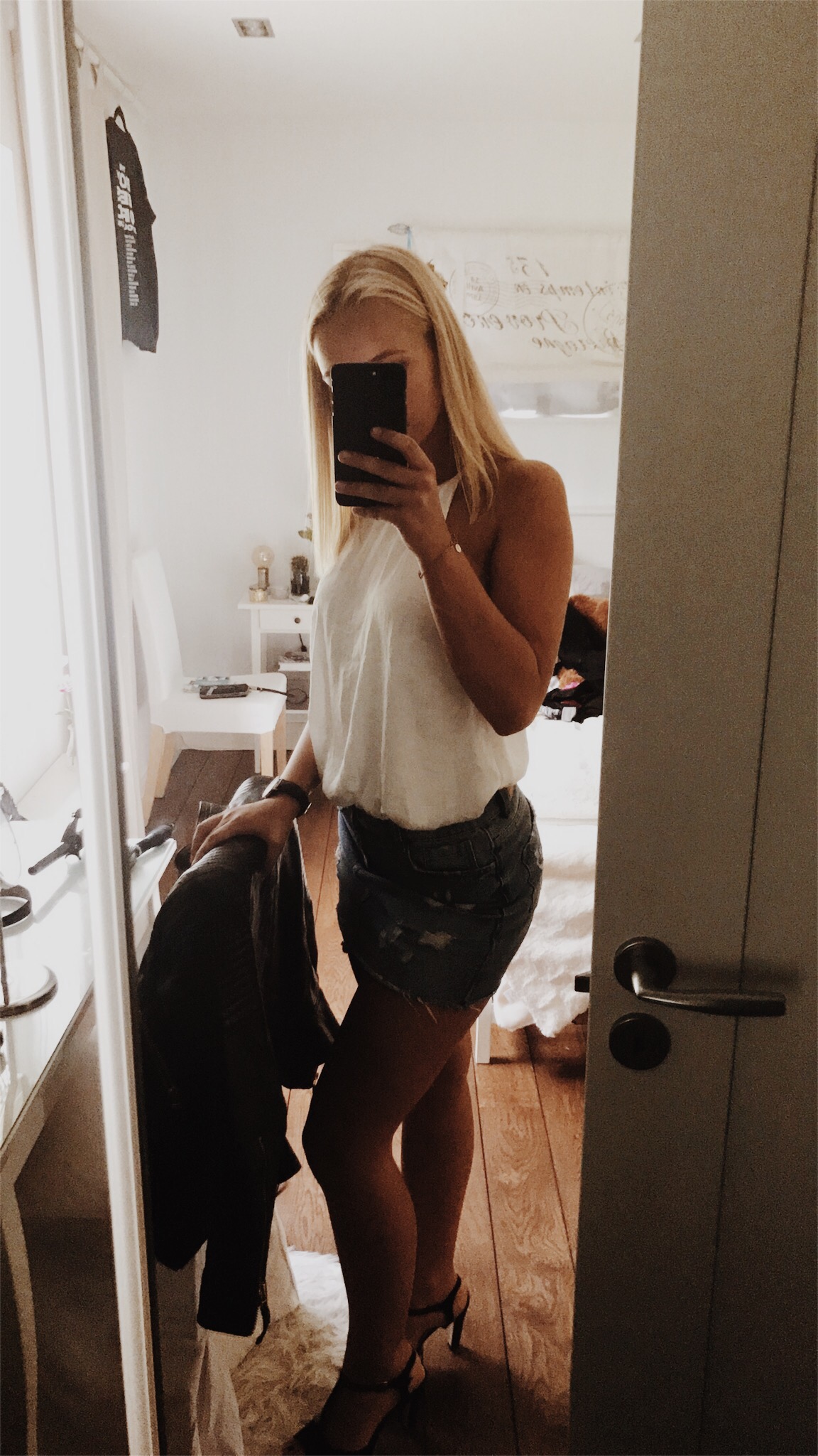 Stina Jonsson taking a selfie