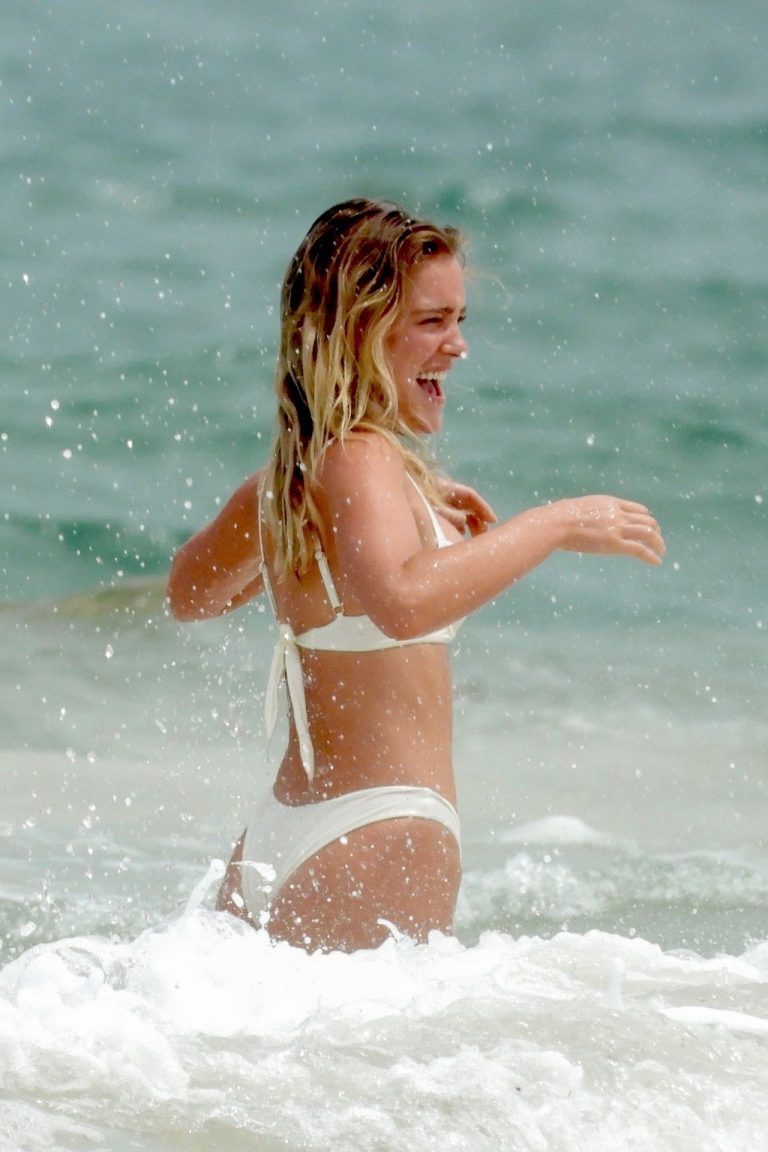 Georgia Gibbs Bikini Pictures Georgia Gibbs sexy model ass in a bikini at the beach seen by paparazzi.