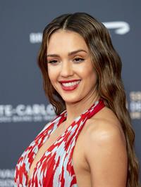 Jessica Alba sexy photos on the red carpet in a low cut dress with Gabrielle Union both showing nice cleavage.



