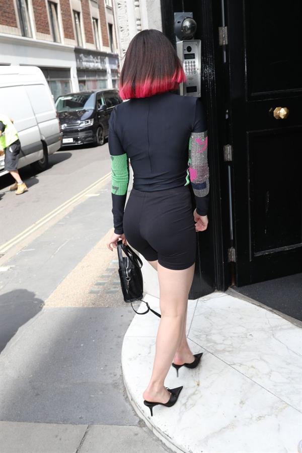 Charli XCX sexy ass in a tight outfit seen by paparazzi.
















