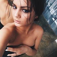 Polina Glen taking a selfie