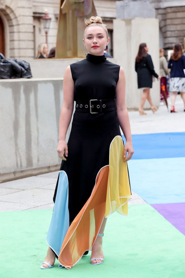 Florence Pugh Pictures Florence Pugh braless tits pokies in a black dress.