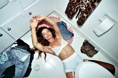 Jessica Lee Buchanan nude and sexy photos showing her boobs and ass topless and in sexy lingerie.




