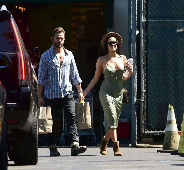 Nikki Bella braless boobs in a green dress seen by paparazzi.
















