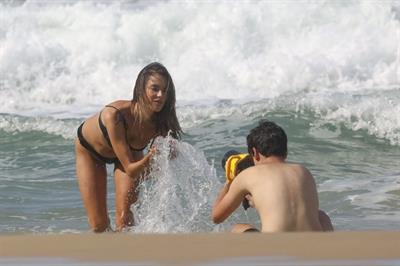Alessandra Ambrosio sexy ass bikini body seen by paparazzi at the beach.

