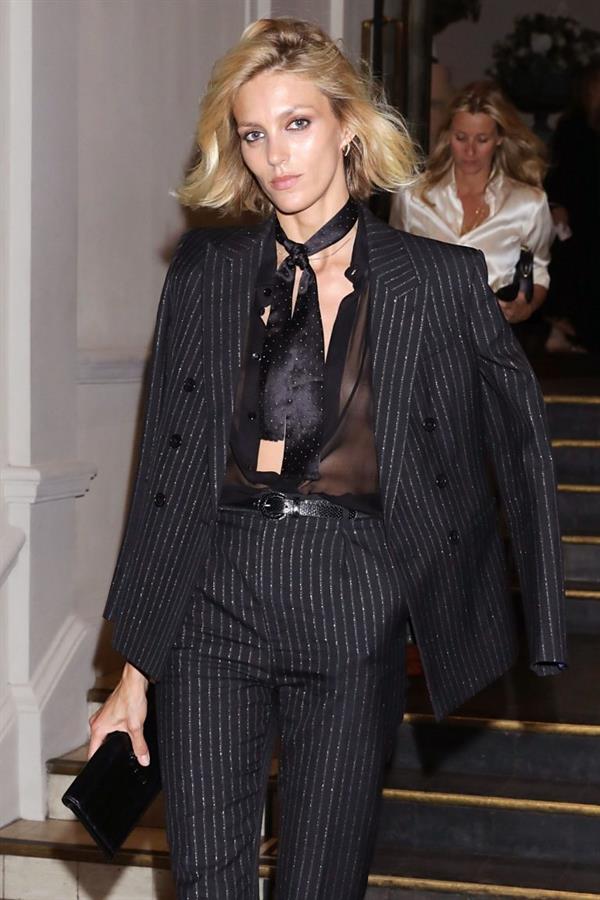 Anja Rubik sexy braless see through top showing her tits seen by paparazzi.





