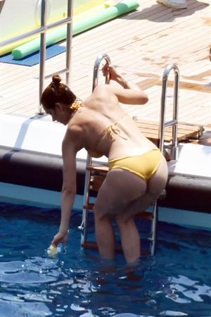 Katharine McPhee in a sexy thong bikini seen by paparazzi showing her ass and boobs.










