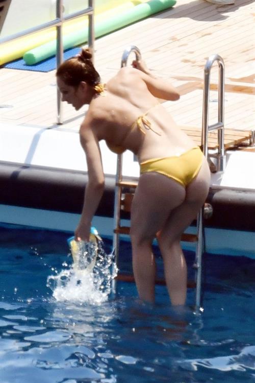 Katharine McPhee Bikini Pictures Katharine McPhee in a sexy thong bikini seen by paparazzi showing her ass and boobs.