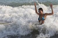 Elisabetta Gregoraci sexy thong bikini showing her sexy ass and cleavage at the beach seen by paparazzi.







