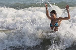 Elisabetta Gregoraci sexy thong bikini showing her sexy ass and cleavage at the beach seen by paparazzi.







