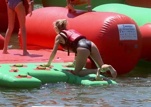 Elsa Pataky sexy ass and cleavage in a swimsuit seen by paparazzi with Chris Hemsworth.














