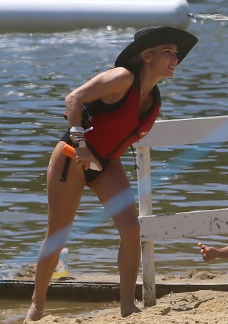 Elsa Pataky Bikini Pictures Elsa Pataky sexy ass and cleavage in a swimsuit seen by paparazzi with Chris Hemsworth.