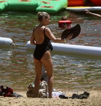 Elsa Pataky sexy ass and cleavage in a swimsuit seen by paparazzi with Chris Hemsworth.














