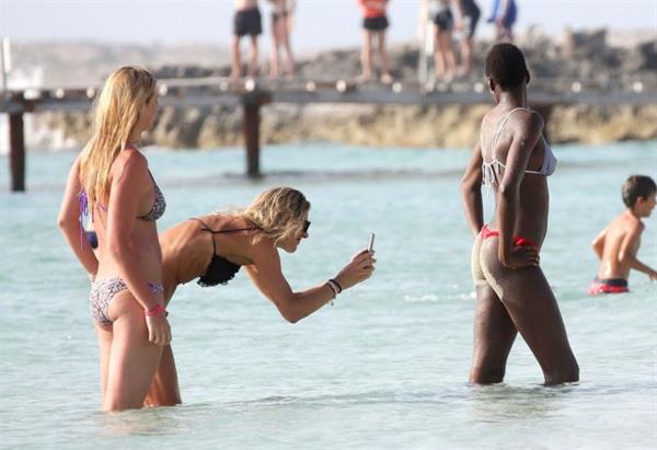 Paola Egonu caught topless at the beach with her nude boobs exposed seen by paparazzi with Francesca Piccinini and Jovana Stevanovic.



















