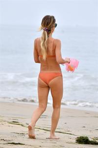 Audrina Patridge sexy ass and cleavage in a bikini seen by paparazzi at the beach.



