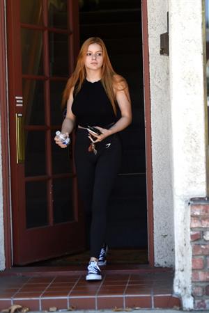 Ariel Winter braless boobs seen by paparazzi in a black top showing her tits pokies.




