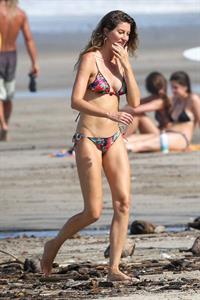 Gisele Bundchen sexy ass in a thong bikini at the beach seen by paparazzi with Tom Brady.

