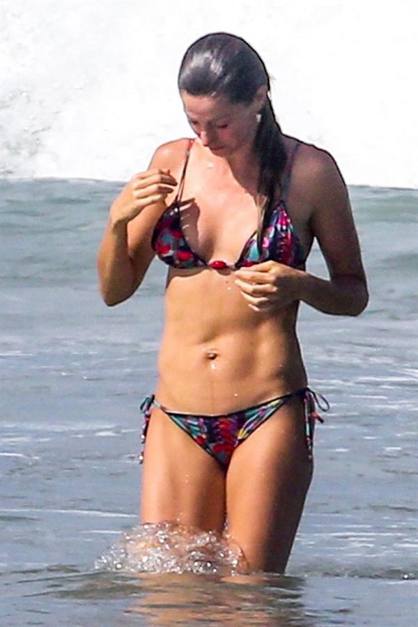 Gisele Bundchen sexy ass in a thong bikini at the beach seen by paparazzi with Tom Brady.

