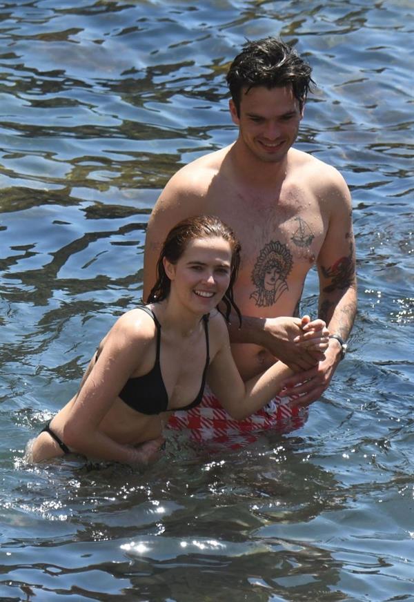 Zoey Deutch sexy boobs and ass in a little bikini in the water seen by paparazzi.



















