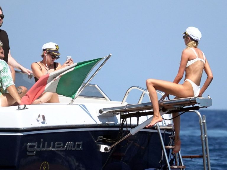 Kristen Stewart Bikini Pictures Kristen Stewart and Stella Maxwell sexy lesbians making out on a boat in bikinis seen by paparazzi.