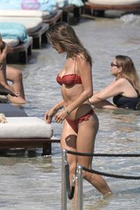 Alessandra Ambrosio perfect model body in a sexy little thong bikini seen at the beach by paparazzi showing nice cleavage and ass.





















