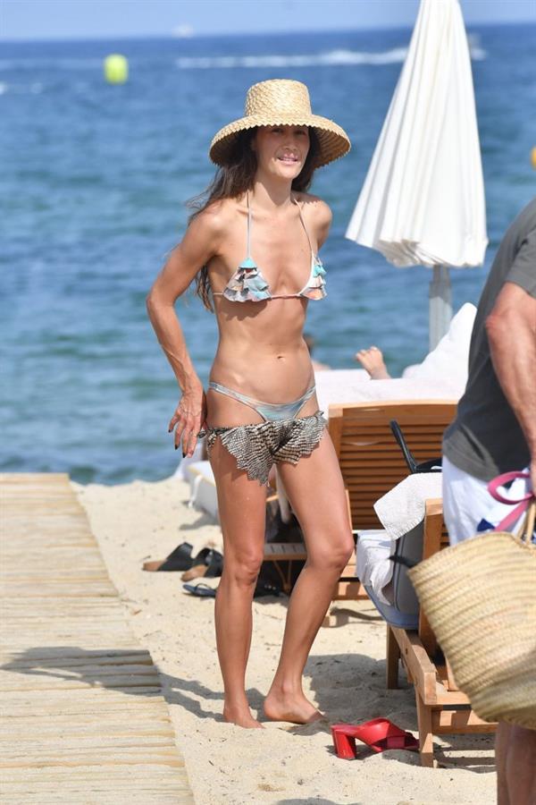 Maggie Q sexy ass in a thong bikini at the beach seen by paparazzi. 




























