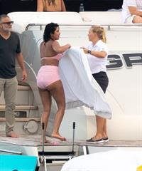 Priyanka Chopra sexy ass in a bikini partying on a yacht seen by paparazzi.










































