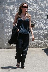 Angelina Jolie braless tits pokies in a black top seen by paparazzi showing her hard nipples.





























