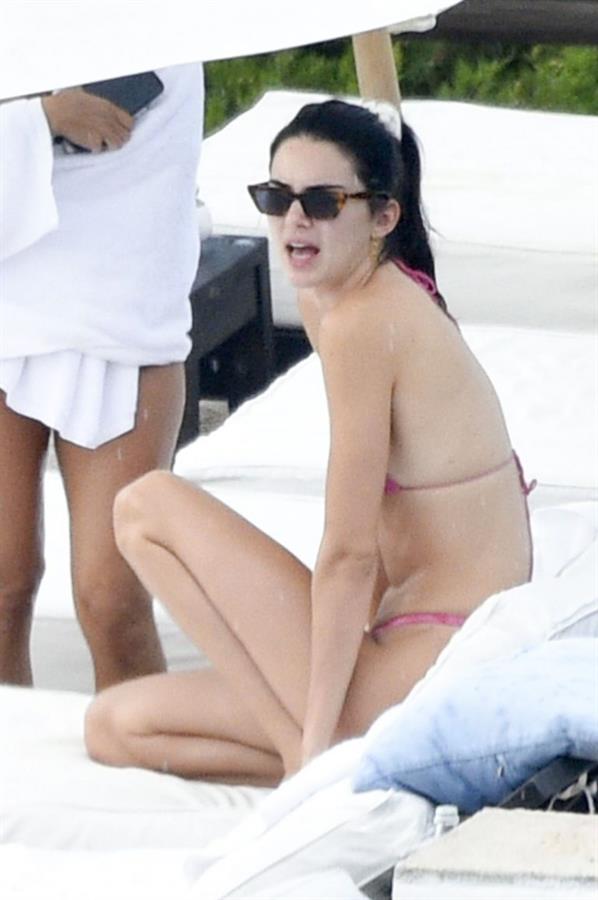 Kendall Jenner with Kourtney Kardashian sexy asses in thong bikinis seen by paparazzi.

