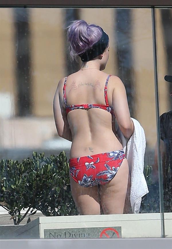 Kelly Osbourne in a bikini - ass