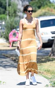 Sara Sampaio braless tits pokies in a dress seen by paparazzi.




