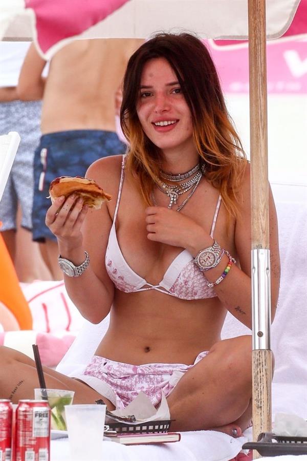 Bella Thorne areola peek in a sexy bikini at the beach seen by paparazzi.




