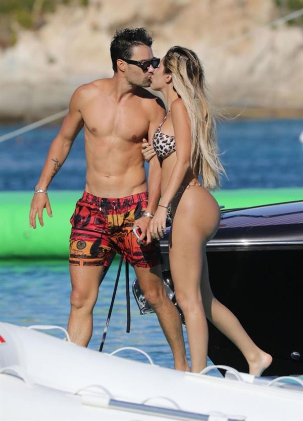 Alexa Dellanos sexy ass in a thong bikini also showing nice cleavage out on the water with her boyfriend Alec Monopoly seen by paparazzi.















