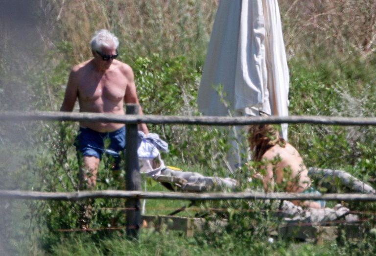 Alejandra Silva Pictures Alejandra Silva caught topless with her nude boobs exposed by paparazzi on vacation.