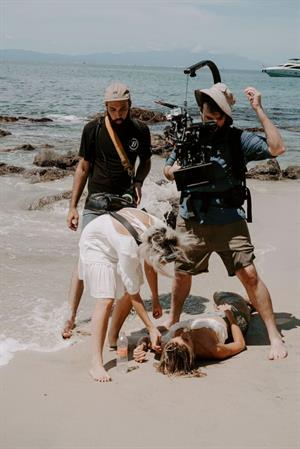 Kristin Cavallari topless seen by paparazzi at the beach covering her nude boobs with her arms.







