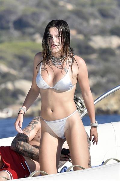 Bella Thorne sexy in a thong bikini drinking and smoking weed out on the water showing off her ass seen by paparazzi.



