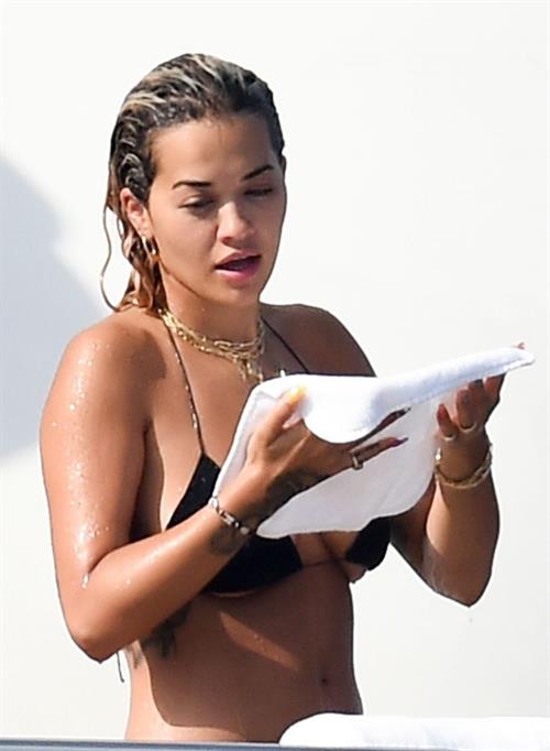 Rita Ora sexy ass and boobs in a thong bikini showing nice cleavage on a yacht seen by paparazzi.





























