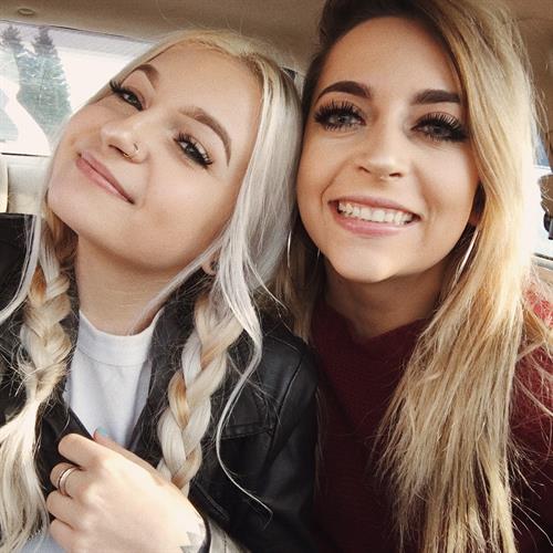 Skye Raae taking a selfie