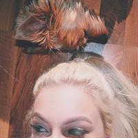 Skye Raae taking a selfie