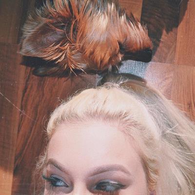 Skye Raae taking a selfie