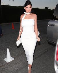 Kylie Jenner sexy ass in a tight white dress with Travis Scott at the premiere of  Look Mom I Can Fly .





































