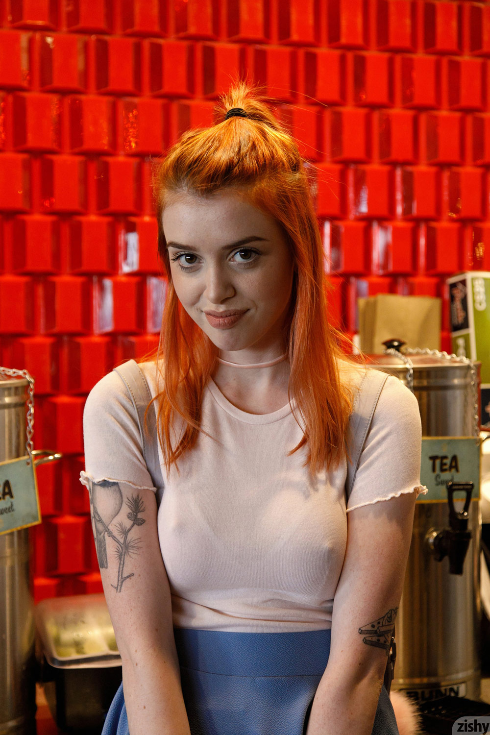 Wanda Ablee Flashing her Tits