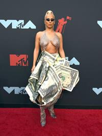 Veronica Vega showing off her braless boobs on the red carpet at the MTV VMA's in a see through top.














