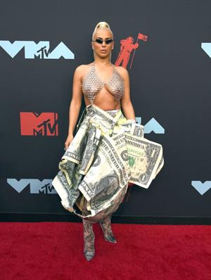 Veronica Vega showing off her braless boobs on the red carpet at the MTV VMA's in a see through top.














